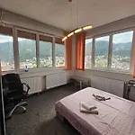 Paul Panoramic Apartment Historical Centre Brasov بيت ضيافة