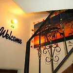 Paul Panoramic Apartment Historical Centre Brasov بيت ضيافة *